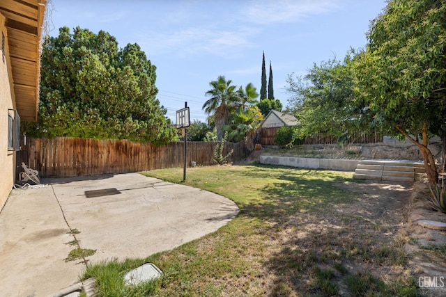 2617 Auburn Ct, Bakersfield, CA 93306 - fenced backyard featuring a patio