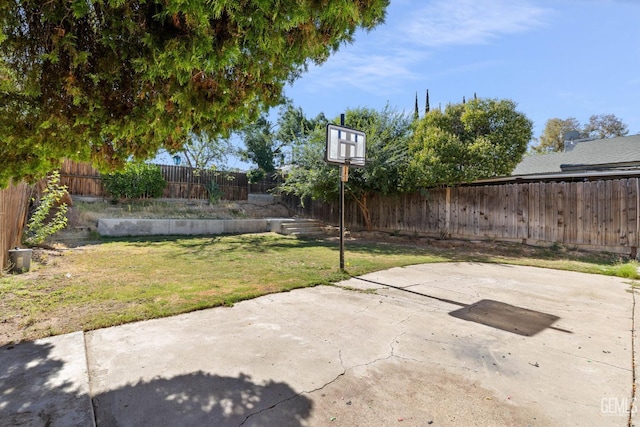 2617 Auburn Ct, Bakersfield, CA 93306 - fenced backyard featuring a patio