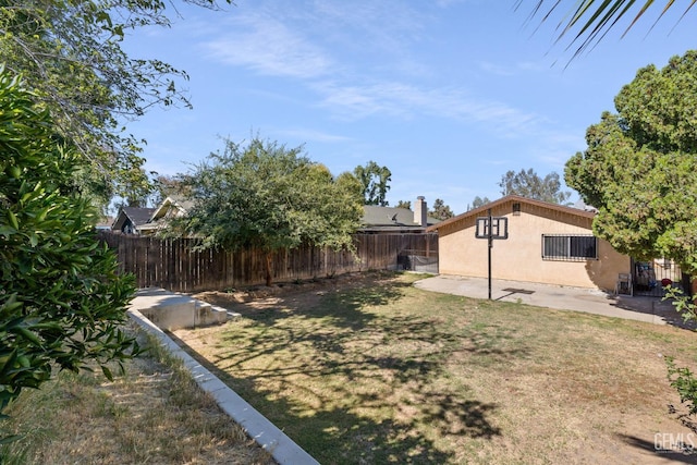 2617 Auburn Ct, Bakersfield, CA 93306 - fenced yard with a patio area