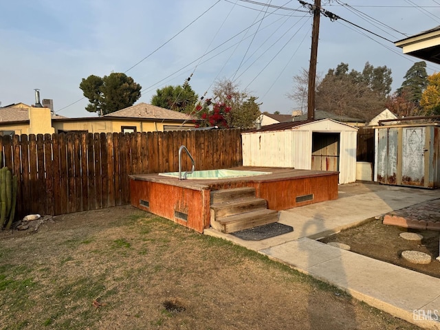 view of yard featuring a shed