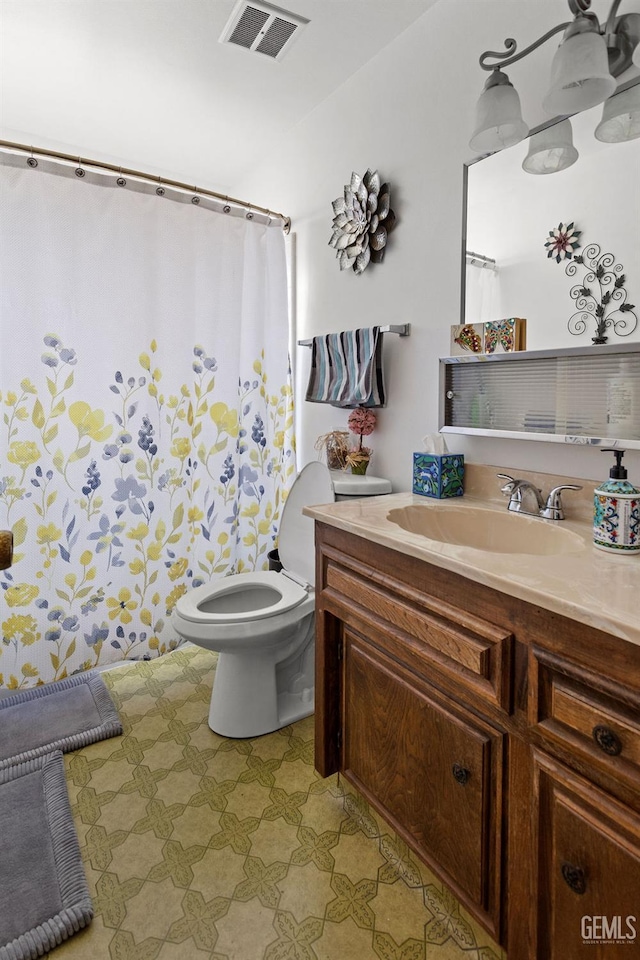 800 Lexington St Unit 28, Delano, CA 93215 - bathroom with toilet, vanity, tile patterned floors, and curtained shower