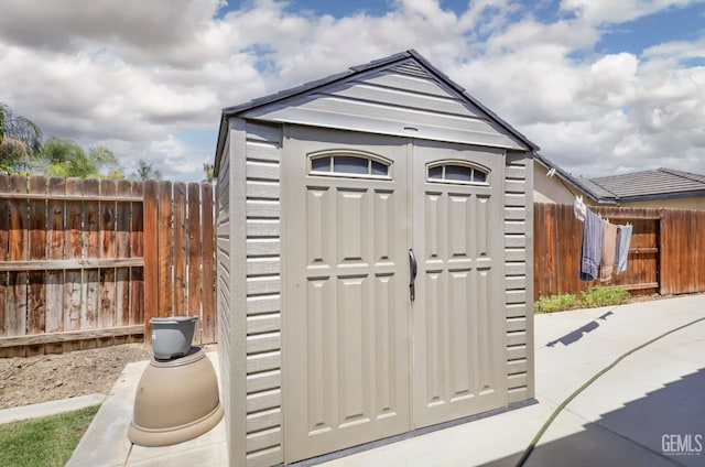 7215 Pine Flat Dr, Bakersfield, CA 93311 - view of shed with a fenced backyard