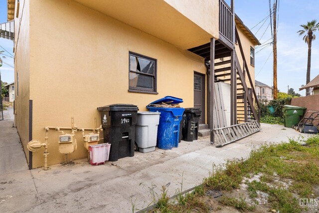 1940 S La Salle Ave, Los Angeles, CA 90018 - rear view of property featuring stairway and stucco siding
