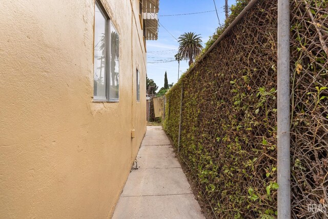 1940 S La Salle Ave, Los Angeles, CA 90018 - view of property exterior with stucco siding