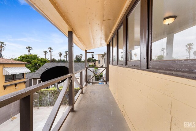 1940 S La Salle Ave, Los Angeles, CA 90018 - view of balcony