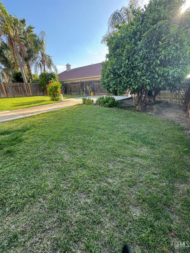 view of yard featuring a fenced backyard