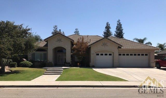 single story home with a garage