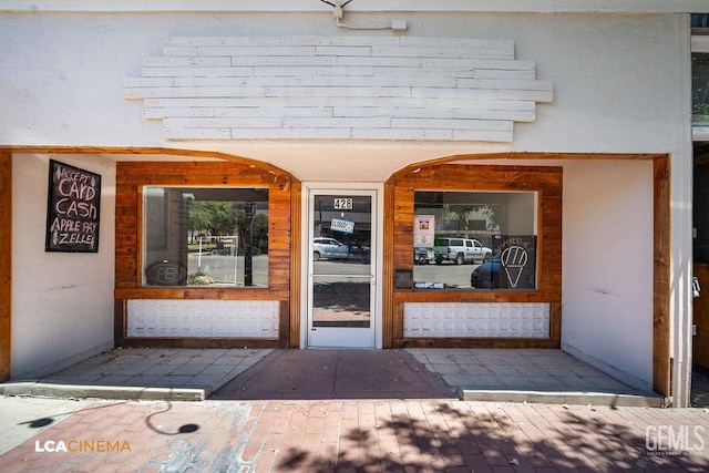 428 Center St Unit A, Taft, CA 93268 - doorway to property featuring stucco siding