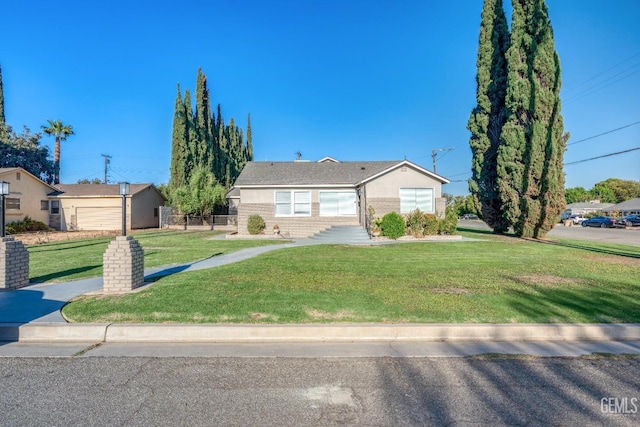 single story home with a front yard