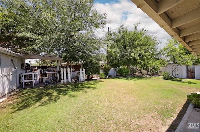 712 River Oaks Dr, Bakersfield, CA 93309 - view of fenced backyard