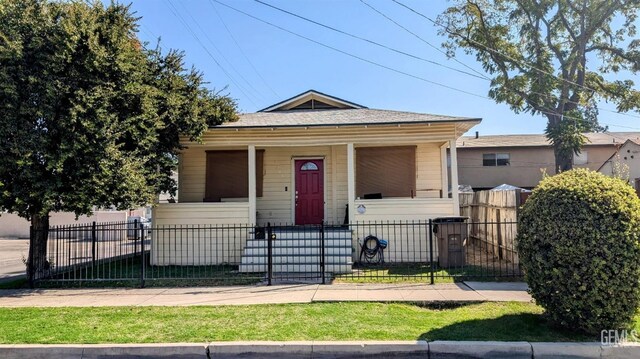 view of front of property featuring a gate, a fenced front yard, and covered porch