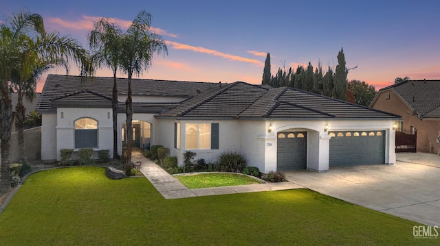 view of front of property featuring a lawn and a garage