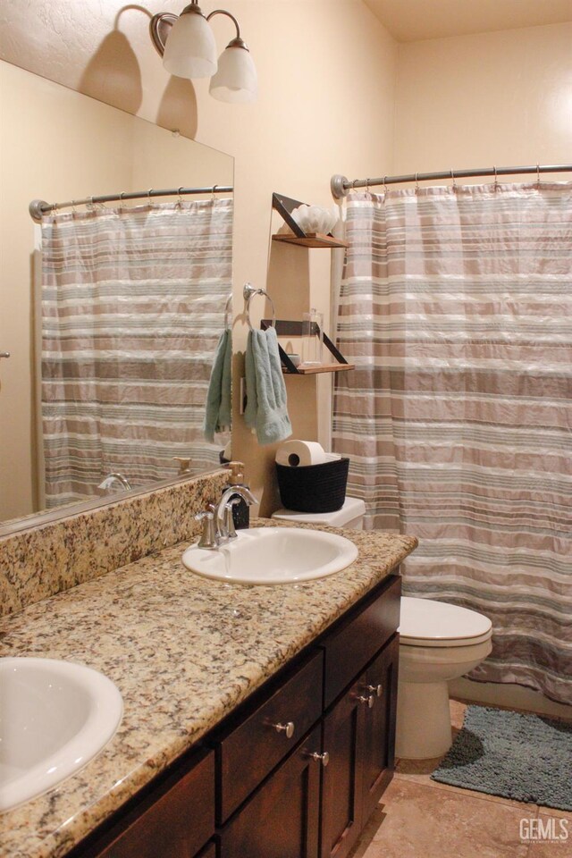 9512 Four Pines Dr, Shafter, CA 93263 - full bath with double vanity and toilet