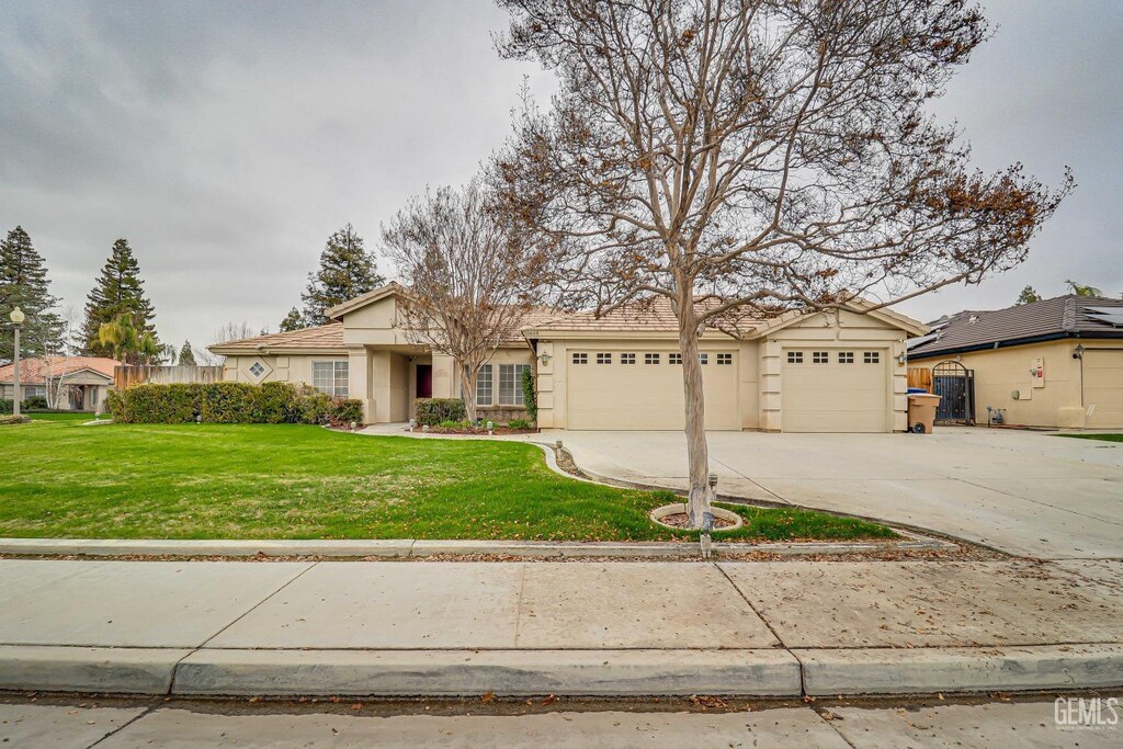 10608 Mersham Hill Dr, Bakersfield, CA 93311 - single story home featuring a garage and a front lawn