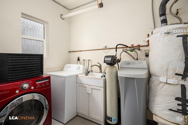 laundry room with cabinets and independent washer and dryer