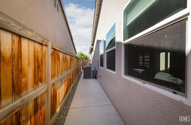 9108 Manor Forest Ln, Shafter, CA 93263 - view of property exterior featuring stucco siding and a cooling unit