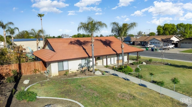 view of front of house with a front lawn