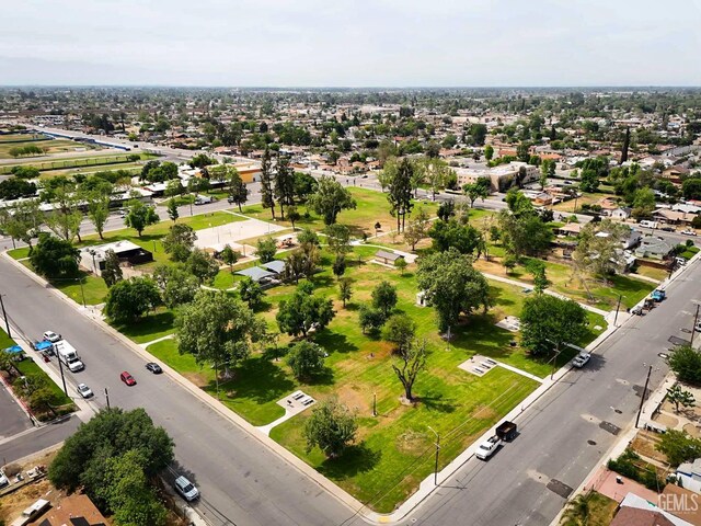 611 6th St, Bakersfield, CA 93304 - photo 32