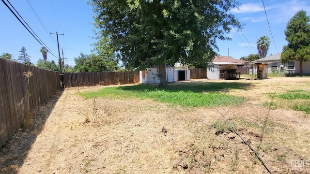 2132 Wingland Dr, Bakersfield, CA 93308 - fenced backyard with a shed