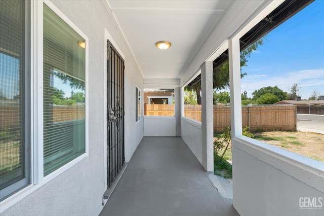 714 R St, Bakersfield, CA 93304 - view of patio / terrace