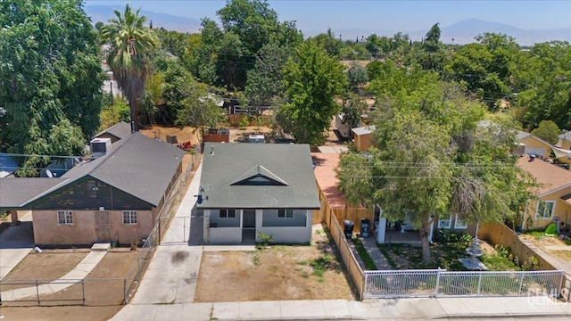 714 R St, Bakersfield, CA 93304 - aerial view of property and surrounding area with mountains