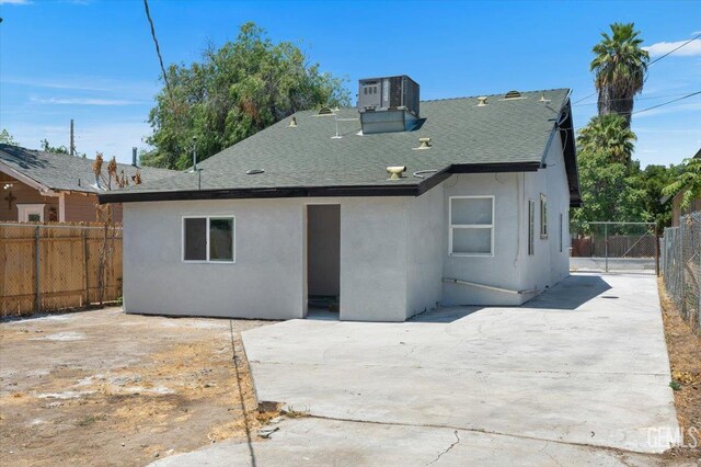 714 R St, Bakersfield, CA 93304 - rear view of property with a patio area, roof with shingles, and stucco siding