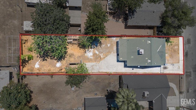 714 R St, Bakersfield, CA 93304 - aerial view of property and surrounding area featuring property boundaries highlighted