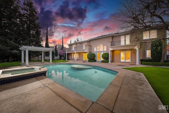 view of pool featuring a patio, a lawn, a pool with connected hot tub, and a pergola