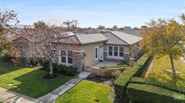 view of front of house with a front lawn