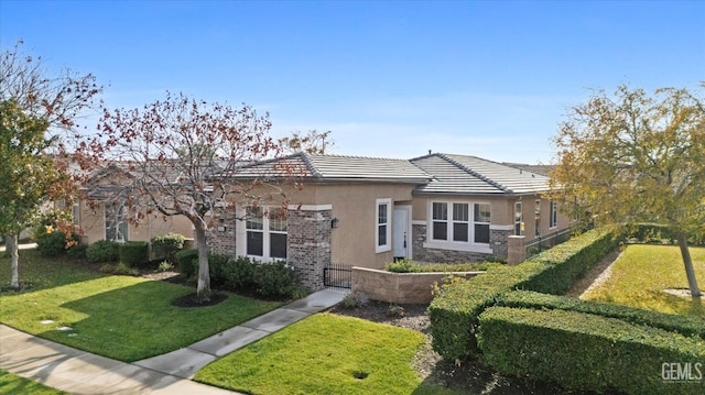 prairie-style home featuring a front yard