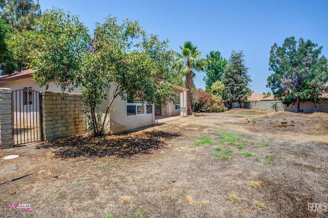 10102 Lace Cascade Ct, Bakersfield, CA 93311 - view of yard with a gate