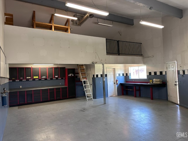 4049 Liz Dr, Bakersfield, CA 93312 - view of garage