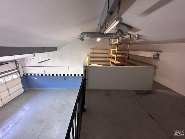 4049 Liz Dr, Bakersfield, CA 93312 - view of garage