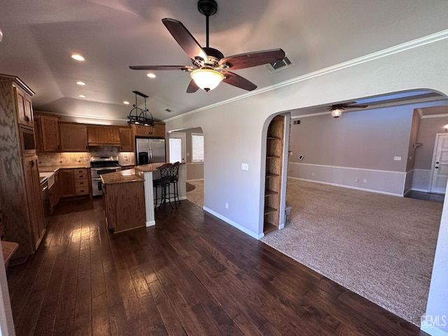 4049 Liz Dr, Bakersfield, CA 93312 - kitchen with arched walkways, appliances with stainless steel finishes, ceiling fan, crown molding, and recessed lighting
