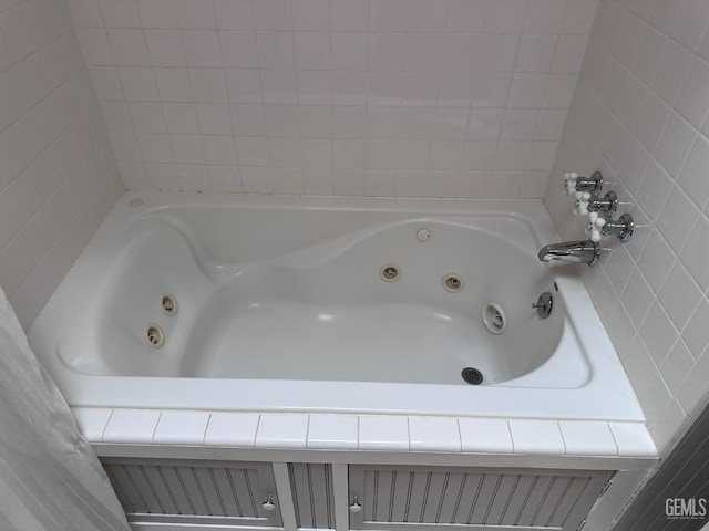 4049 Liz Dr, Bakersfield, CA 93312 - bathroom with a jetted tub