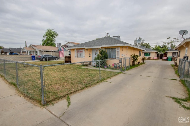 view of front of house with a front lawn