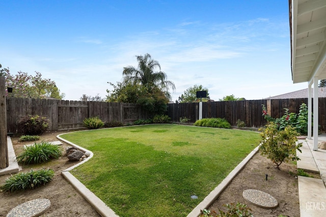 view of yard featuring a fenced backyard