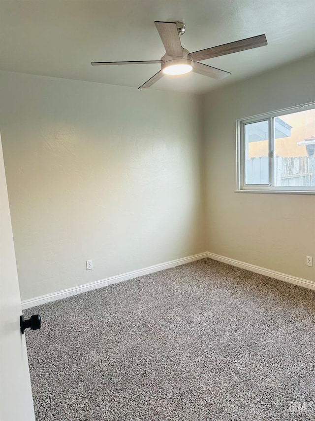 unfurnished room with carpet flooring and ceiling fan