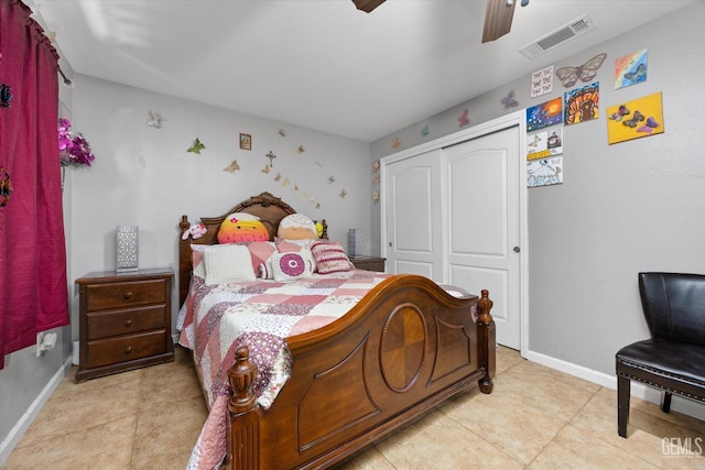 bedroom with visible vents, a closet, light tile patterned floors, baseboards, and ceiling fan