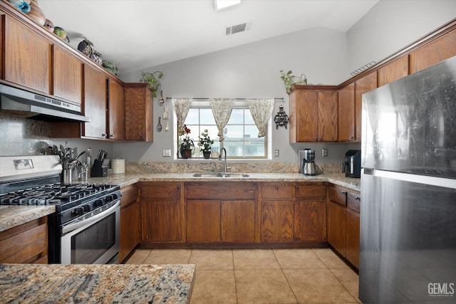 kitchen featuring visible vents, a sink, stainless steel appliances, under cabinet range hood, and brown cabinets