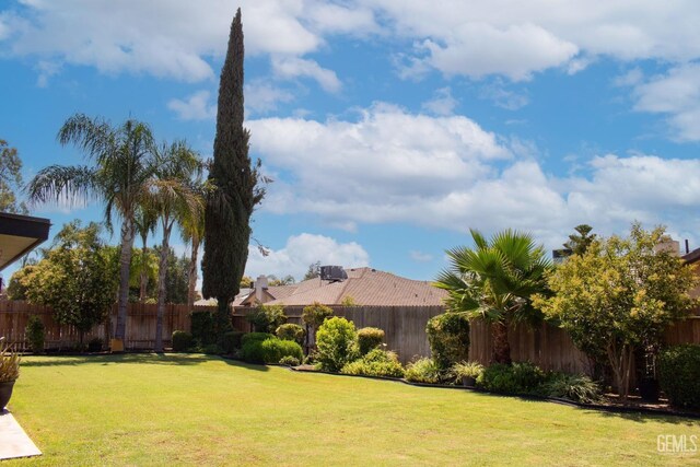 1301 Charterten Ave, Bakersfield, CA 93307 - view of yard
