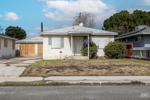 view of front of property with stucco siding and fence