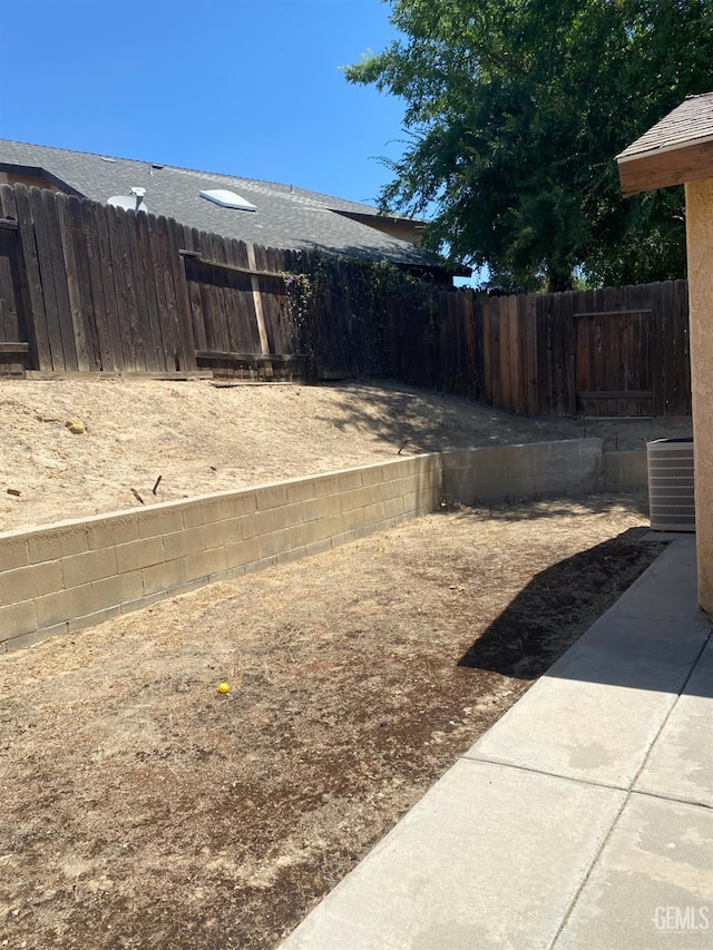 6208 Stonegate Dr, Bakersfield, CA 93306 - view of fenced backyard