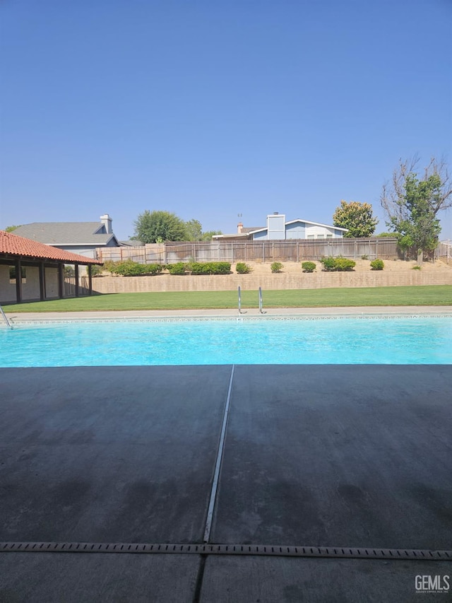 6208 Stonegate Dr, Bakersfield, CA 93306 - view of pool