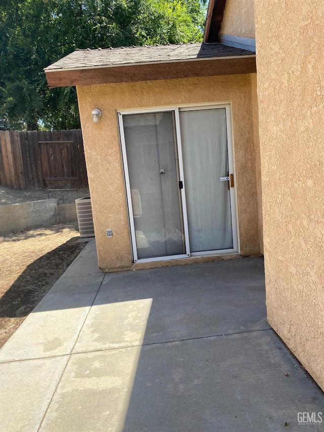 6208 Stonegate Dr, Bakersfield, CA 93306 - entrance to property featuring stucco siding and a patio