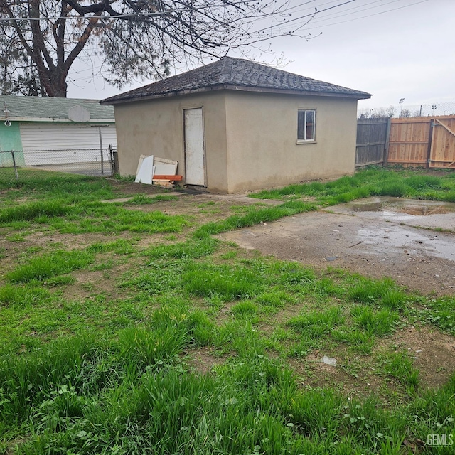 145 T St, Bakersfield, CA 93304 - view of outdoor structure featuring fence