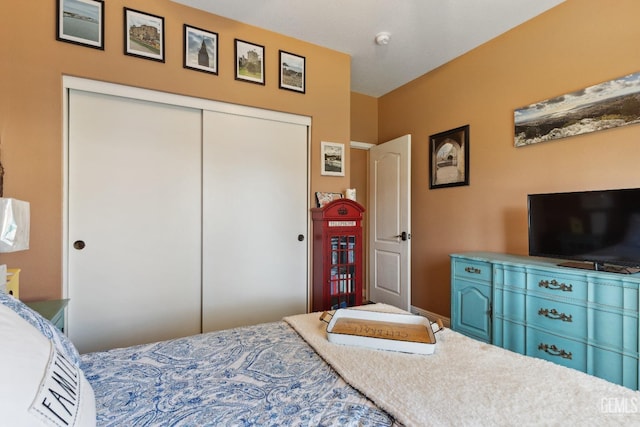 bedroom featuring a closet