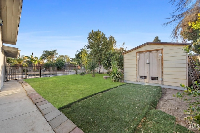 view of yard with a storage unit