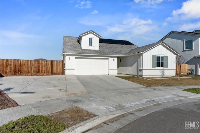 view of front facade featuring a garage