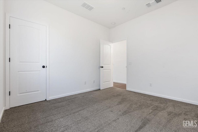 view of carpeted spare room